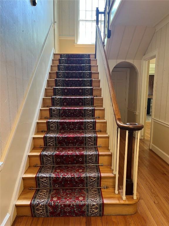 620 S Summit St, Iowa City, IA 52240 - stairway featuring wood finished floors and arched walkways