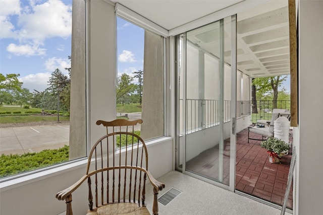 2222 1st Ave NE Unit 107, Cedar Rapids, IA 52402 - view of sunroom / solarium
