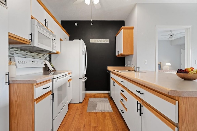 250 Cimarron Unit 311, Hiawatha, IA 52233 - kitchen featuring ceiling fan, white appliances, a sink, light wood-type flooring, and tasteful backsplash