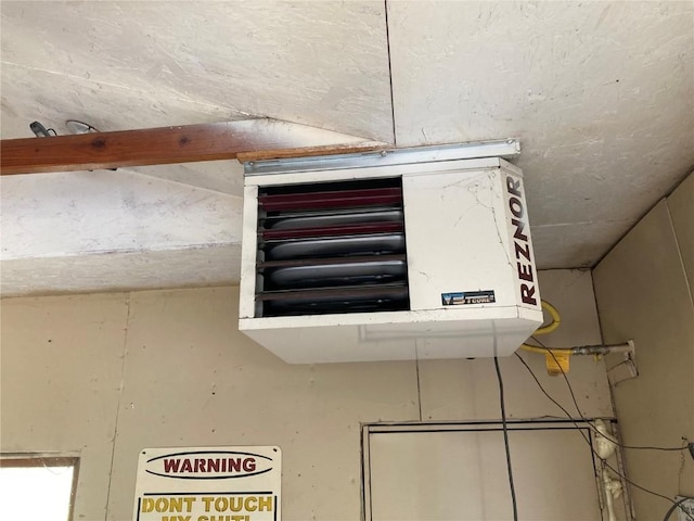 1403 W 3rd St, Vinton, IA 52349 - detailed view of a heating unit