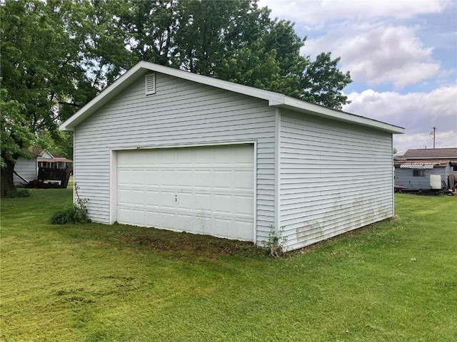 1403 W 3rd St, Vinton, IA 52349 - view of detached garage
