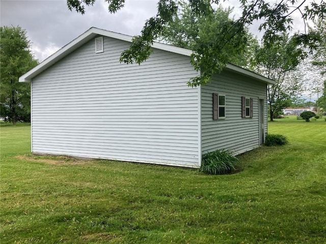 1403 W 3rd St, Vinton, IA 52349 - view of home's exterior featuring a yard