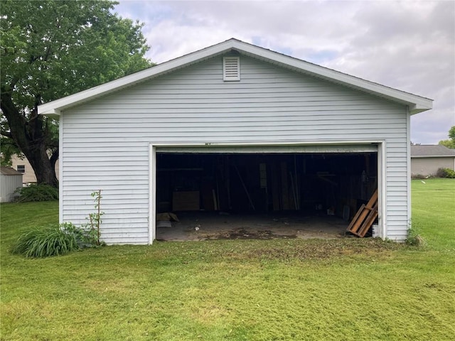 1403 W 3rd St, Vinton, IA 52349 - view of detached garage
