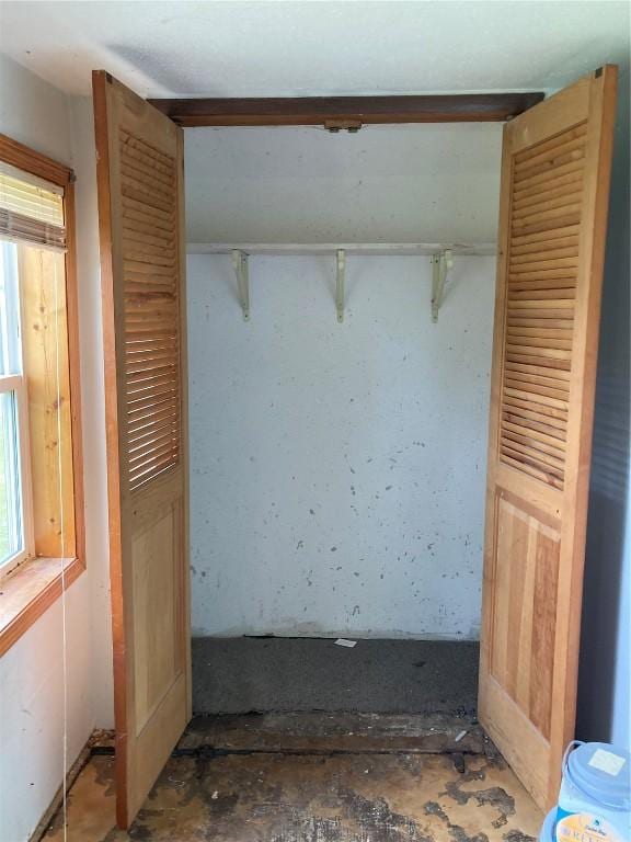 1403 W 3rd St, Vinton, IA 52349 - view of closet