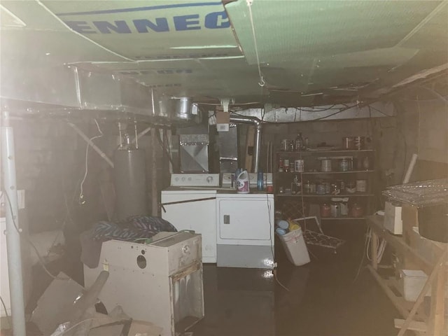 1403 W 3rd St, Vinton, IA 52349 - unfinished basement featuring water heater