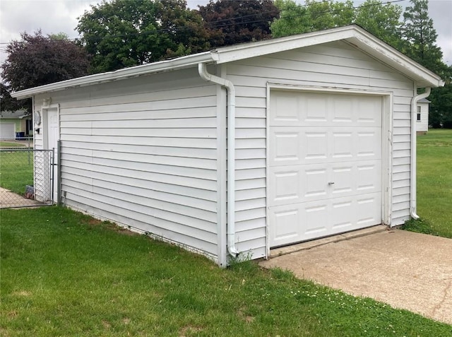 202 S 9th Ave, Vinton, IA 52349 - detached garage featuring driveway