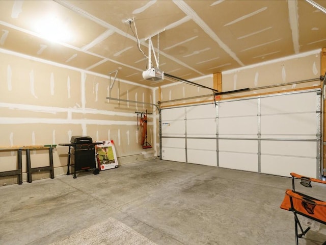 4408 Hastings Dr, Marion, IA 52302 - garage featuring a garage door opener