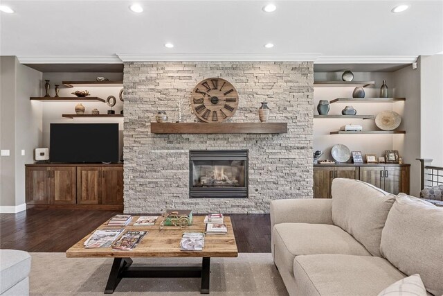 6712 Spring Grove Ct NE, Cedar Rapids, IA 52411 - living room with wood finished floors, a fireplace, recessed lighting, and baseboards