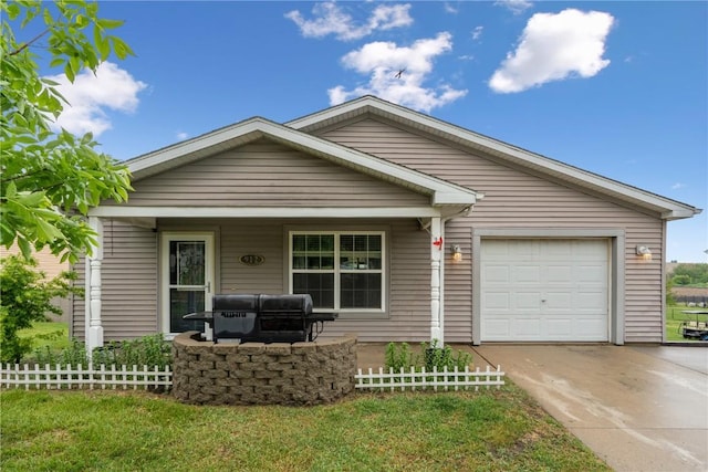 912 N St, Williamsburg, IA 52361 - view of front facade featuring concrete driveway and a garage