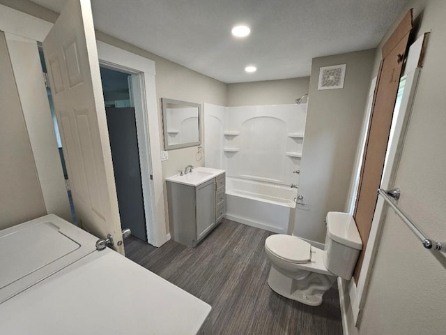 1602 11th Ave, Belle Plaine, IA 52298 - bathroom featuring wood finished floors, toilet, vanity, recessed lighting, and bathtub / shower combination
