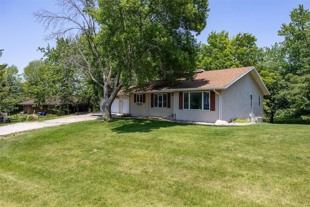 2914 Windy Ridge Rd NE, Swisher, IA 52338 - ranch-style home featuring driveway and a front yard