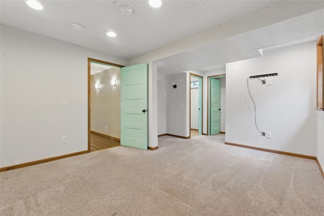 1206 W State St, Williamsburg, IA 52361 - unfurnished bedroom with light colored carpet, baseboards, and recessed lighting