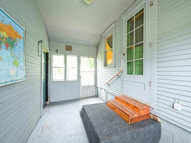 259 25th Ave SW, Cedar Rapids, IA 52404 - sunroom with entry steps