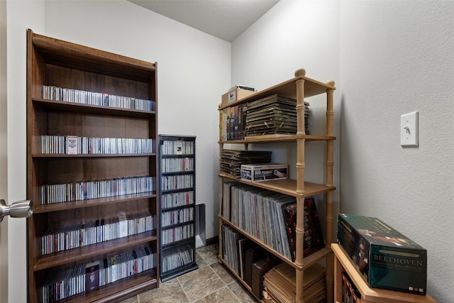 2913 Caspian Rd, Hiawatha, IA 52233 - view of storage room