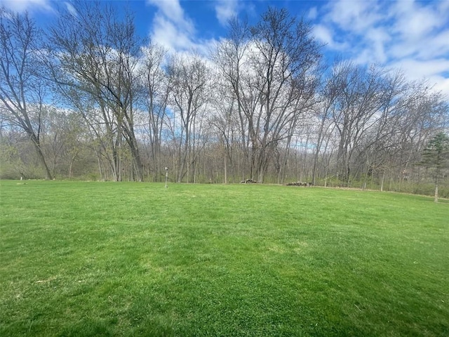 1354 Fox Meadow Ct NE, Swisher, IA 52338 - view of green lawn