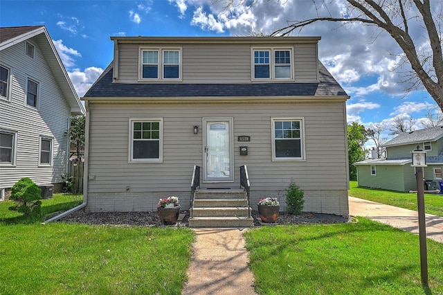 1139 H Ave NE, Cedar Rapids, IA 52402 - bungalow-style home with a front yard, entry steps, and a shingled roof