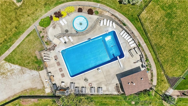 215 40th St Dr SE Unit 304, Cedar Rapids, IA 52403 - aerial view of a pool