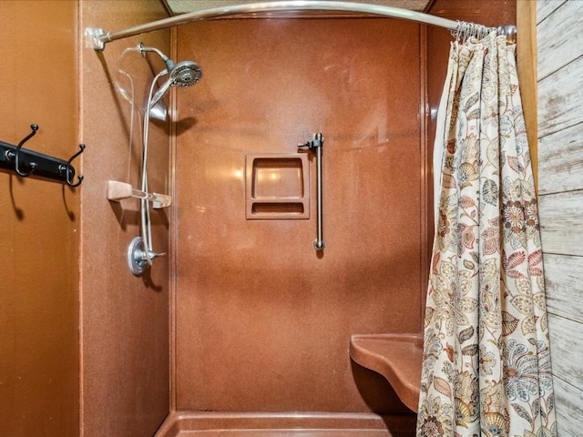1901 42nd St SE, Cedar Rapids, IA 52403 - bathroom view of a shower with shower curtain