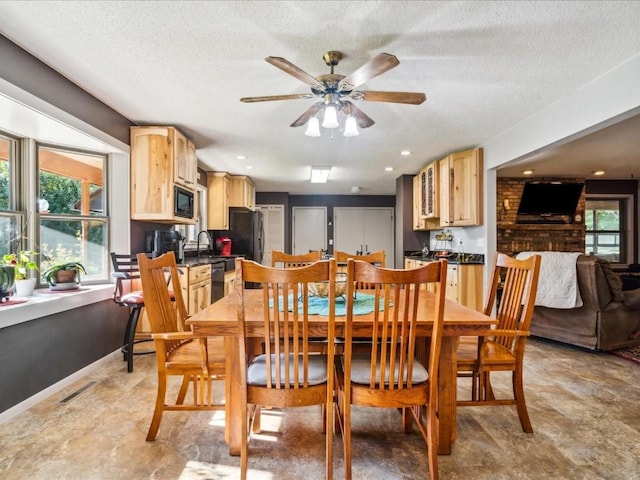 1901 42nd St SE, Cedar Rapids, IA 52403 - dining room with a ceiling fan, a textured ceiling, baseboards, and recessed lighting