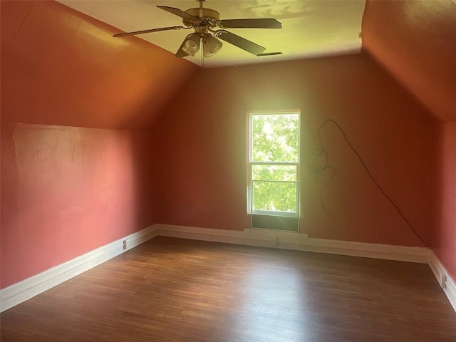2902 Water St, Columbus City, IA 52737 - bonus room featuring vaulted ceiling, wood finished floors, ceiling fan, and baseboards