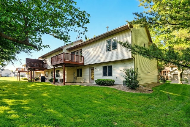 6967 Doubletree Rd NE, Cedar Rapids, IA 52402 - back of property with a yard, a deck, and a patio