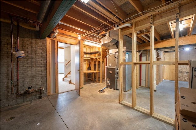 6919 Rockingham Dr SW, Cedar Rapids, IA 52404 - unfinished below grade area with heating unit and stairway