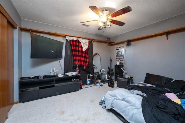 6919 Rockingham Dr SW, Cedar Rapids, IA 52404 - carpeted bedroom featuring a textured ceiling and a ceiling fan