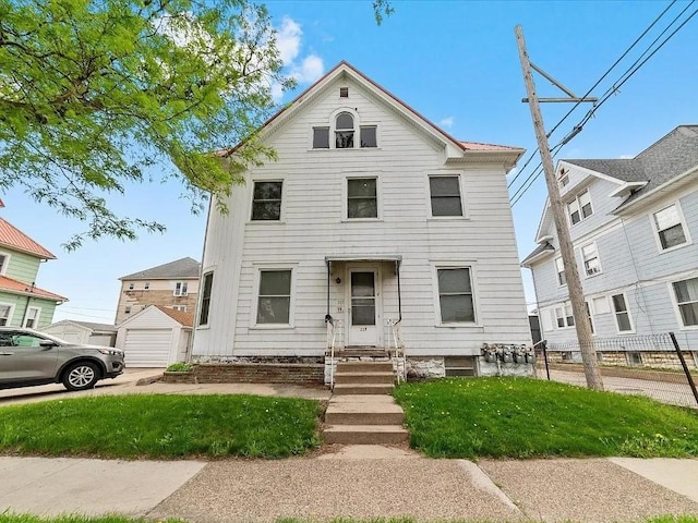 317 8th St SE, Cedar Rapids, IA 52401 - view of front of home featuring a detached garage