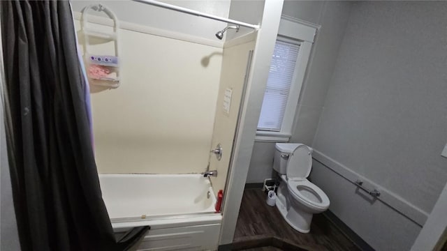 728 4th Ave SE, Cedar Rapids, IA 52401 - bathroom featuring wood finished floors, toilet, and shower / bath combination with curtain
