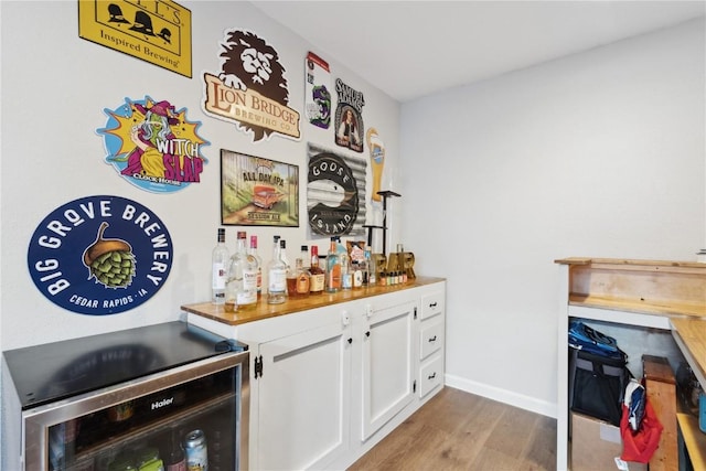 5150 Prairie Ridge Dr, Marion, IA 52302 - indoor dry bar featuring wood finished floors and baseboards