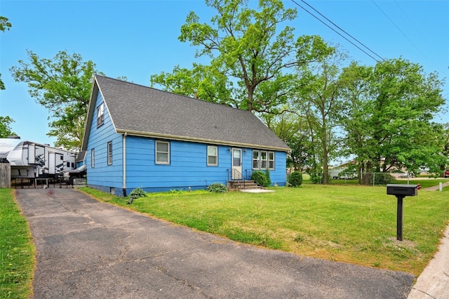 113 Chaffee Dr, Hiawatha, IA 52233 - view of front of home featuring driveway and a shingled roof