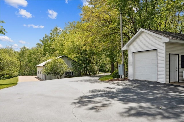 2545 F52 Trl, Parnell, IA 52325 - detached garage with driveway