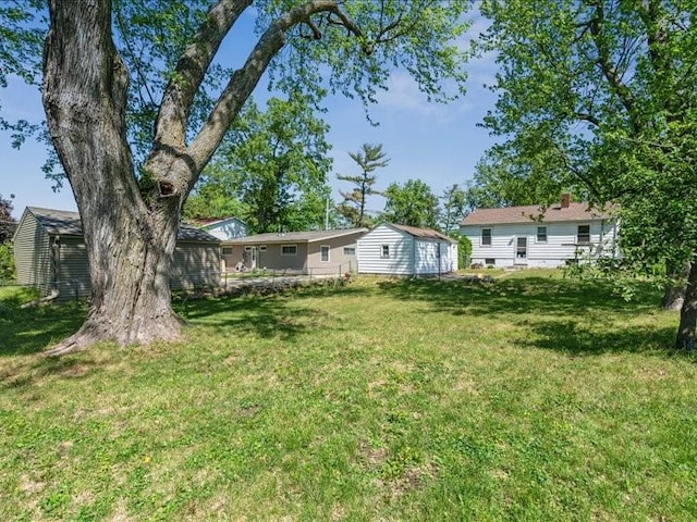 245 5th Ave, Marion, IA 52302 - view of green lawn