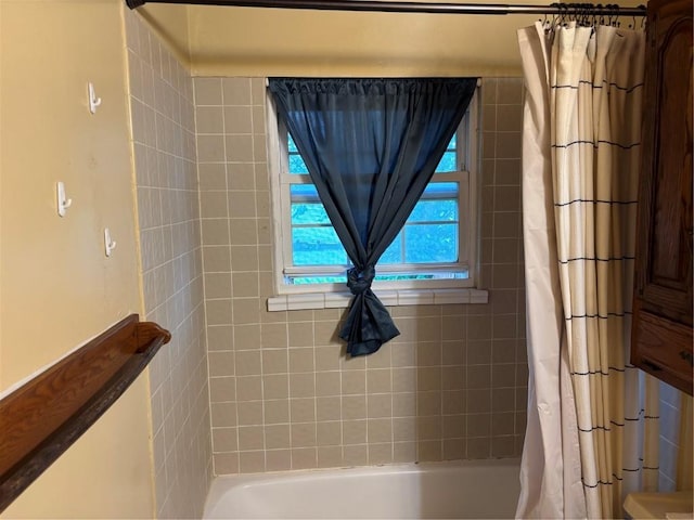4625 White Pine Dr NE, Cedar Rapids, IA 52402 - bathroom featuring shower / tub combo