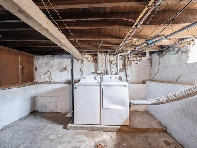 280 14th Ave SW, Cedar Rapids, IA 52404 - unfinished below grade area featuring washing machine and dryer