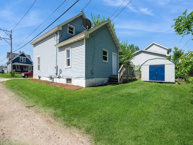 280 14th Ave SW, Cedar Rapids, IA 52404 - view of property exterior featuring a lawn