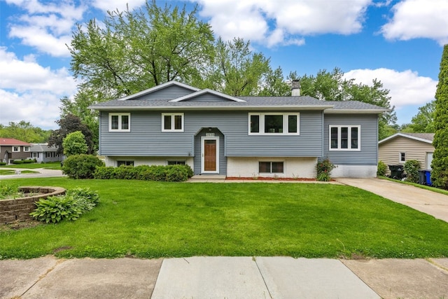 2536 N Ave NW, Cedar Rapids, IA 52405 - bi-level home with a front yard and a chimney