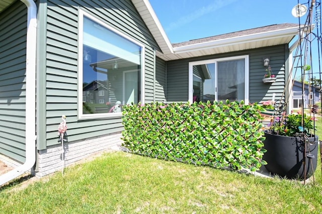 3902 Bluebird Dr SW, Cedar Rapids, IA 52404 - view of home's exterior with a lawn