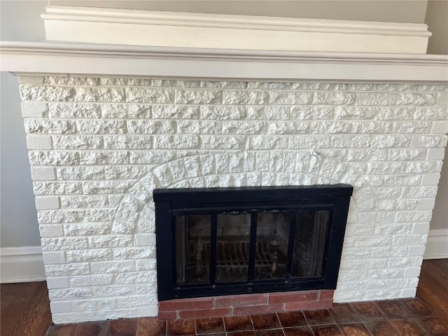 384 21st St SE, Cedar Rapids, IA 52403 - detailed view of a fireplace