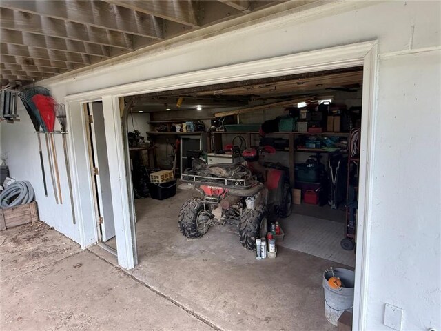 101 26th Avenue Dr SW, Cedar Rapids, IA 52404 - view of garage