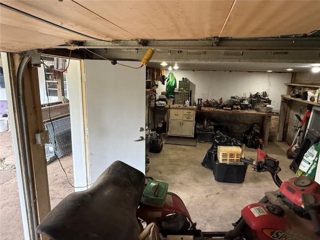 101 26th Avenue Dr SW, Cedar Rapids, IA 52404 - basement featuring a workshop area