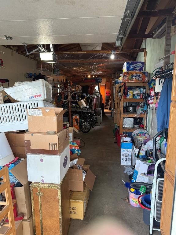 101 26th Avenue Dr SW, Cedar Rapids, IA 52404 - below grade area featuring a garage