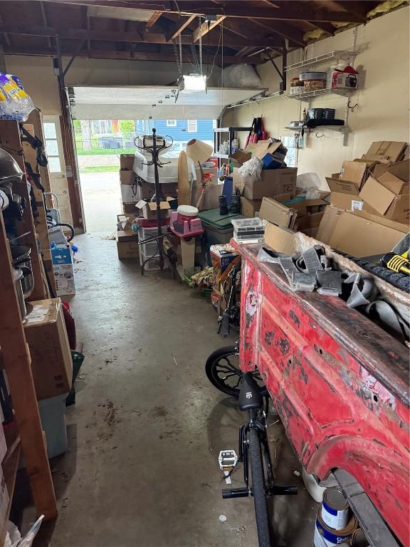 101 26th Avenue Dr SW, Cedar Rapids, IA 52404 - view of garage