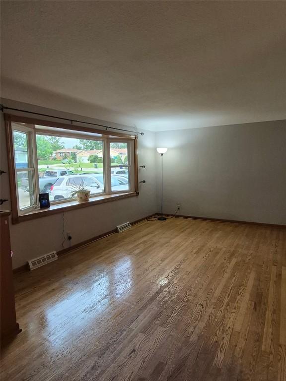 101 26th Avenue Dr SW, Cedar Rapids, IA 52404 - photo 8