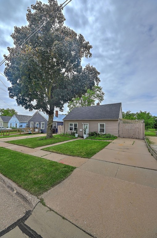 361 30th St SE, Cedar Rapids, IA 52403 - view of single story home