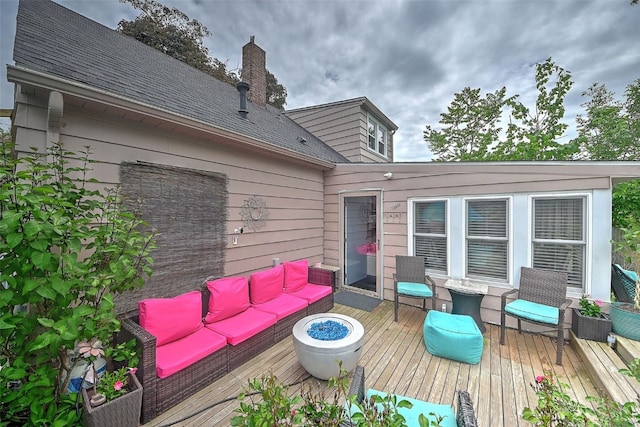 361 30th St SE, Cedar Rapids, IA 52403 - deck with an outdoor living space