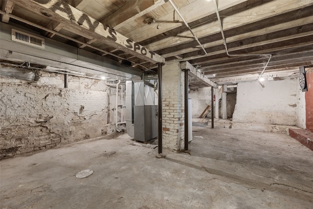 87 14th Ave SW, Cedar Rapids, IA 52404 - unfinished basement featuring heating unit