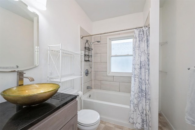 662 19th Ave SW, Cedar Rapids, IA 52404 - bathroom with shower / bathtub combination with curtain, vanity, and toilet
