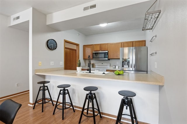 364 Camden Rd, Iowa City, IA 52245 - kitchen featuring appliances with stainless steel finishes, a peninsula, and a kitchen bar