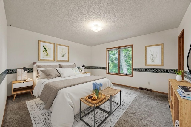 1042 Arthur Dr NW, Cedar Rapids, IA 52405 - bedroom featuring carpet flooring and a textured ceiling